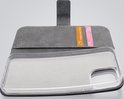 Étui portefeuille gris ouvert avec un étui de téléphone à l'intérieur.