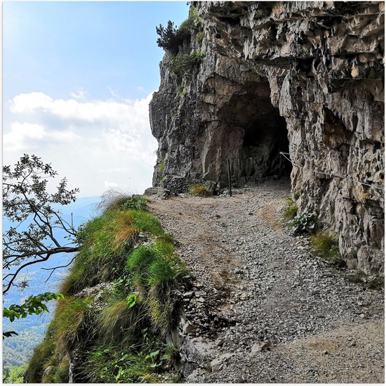 WallClassics - Poster (Matte) - Cave in the Berg - Photo 50x50 cm sur Papier Poster d'aspect Mat