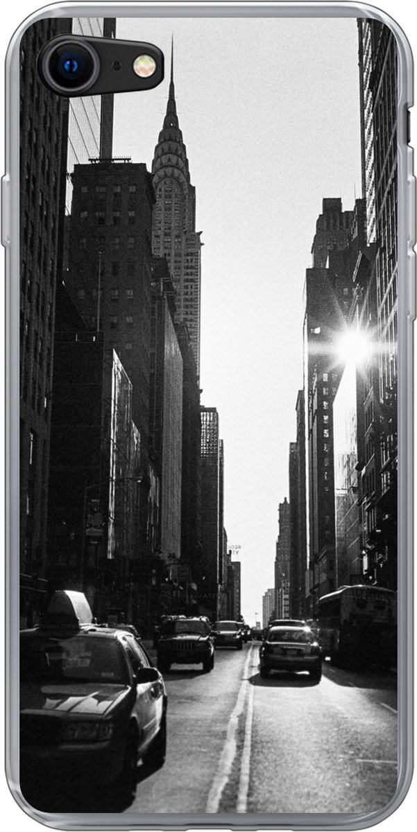 Telefoonhoesje Geschikt voor iPhone SE 2022 hoesje - Een rustige straat in New York in zwart-wit - Siliconen Telefoonhoesje Telefoonhoesje