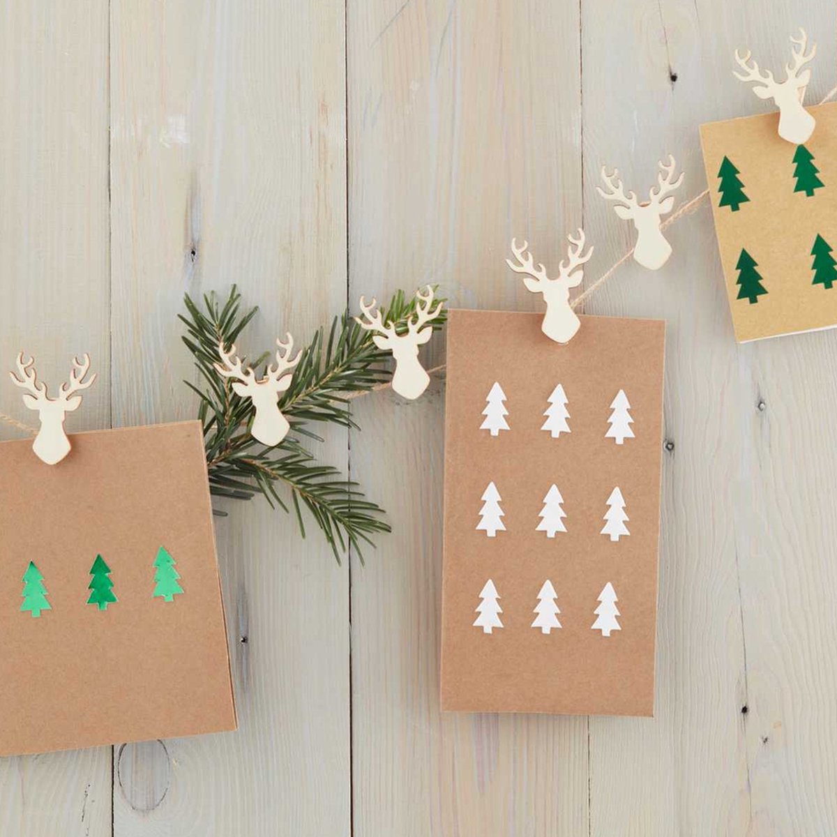 Ginger Ray Kerstkaart hanger - rendier - 16 stuks op 3m koord