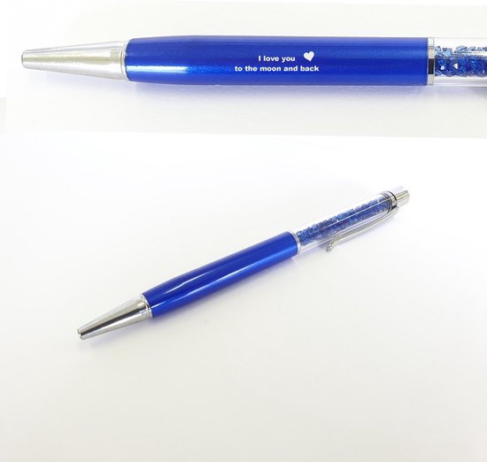 Stylo bleu avec pointe et clip argentés, rempli de cristaux bleus. Gravure: 'I love you to the moon and back'.