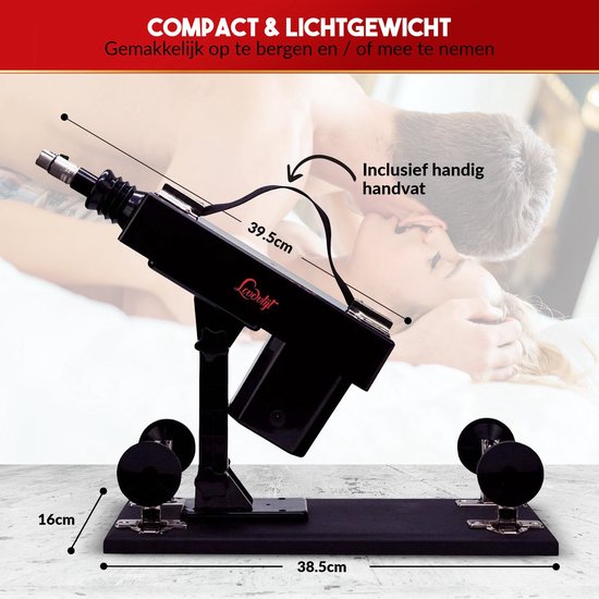 Compacte, zwarte seksmachine op een standaard met vier zuignappen. Afmetingen: 38.5cm x 16cm, hoogte 39.5cm. Handvat zichtbaar.