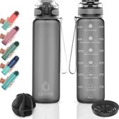 Lekro Waterfles met Tijdmarkeringen - Motivatie Drinkfles Met Fruitfilter en Shake Bal/Shaker - 1 Liter - BPA vrij - Grijs