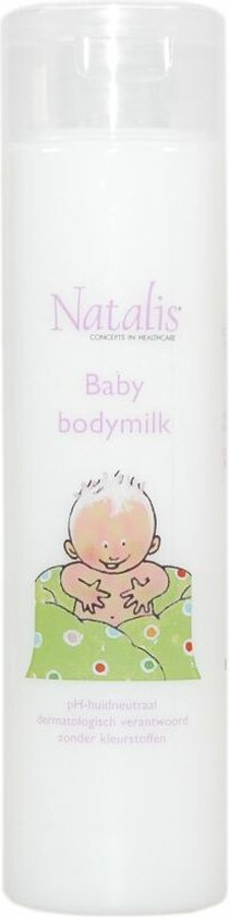 Witte fles baby bodymilk van Natalis met roze tekst en een tekening van een baby in een groen deken.