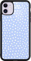 Hoesje geschikt voor iPhone 11 - Paars lila stippen - Luxe Hard Case - Gestipt - Paars - Mooie Telefoonhoesjes