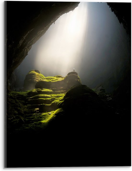 WallClassics - Acrylglas - Han Son Doong Grot met Zonnestralen - Vietnam - 30x40 cm Foto op Acrylglas (Met Ophangsysteem)