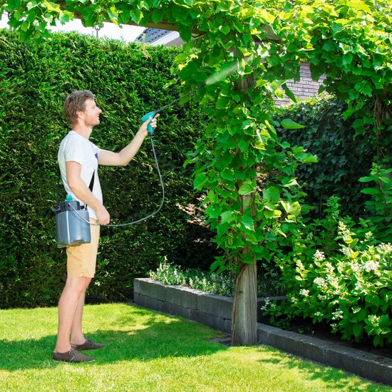 VONROC Accu drukspuit 5 liter – Nooit meer handmatig pompen – Comfortabel draagcomfort - Incl. 2 spuitlansen, schouderband en USB laadkabel