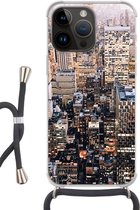 Geschikt voorApple Iphone 14 Pro - Crossbody Case - New York - NYC - Amerika - Siliconen - Crossbody - Backcover met Koord - Telefoonhoesje met koord - Hoesje met touw
