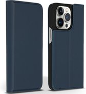 Accezz Hoesje Geschikt voor iPhone 14 Pro Hoesje Met Pasjeshouder - Accezz Premium Leather Slim Bookcase - Donkerblauw