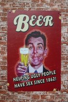 Wandbord - Beer helping Ugly - Mancave - Metalen wandbord - Mancave decoratie - Beer - Bier - Metal sign - Tekst bord - Decoratie - Bar decoratie - Mannen - Wand Decoratie - Metalen bord - 20 x 30 cm