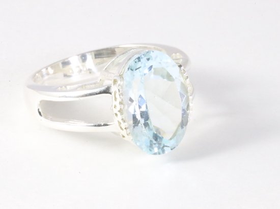 Opengewerkte hoogglans zilveren ring met blauwe topaas - maat 17.5