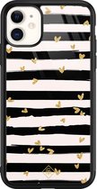 Casimoda® hoesje - Geschikt voor iPhone 11 - Hart Streepjes - Luxe Hard Case Zwart - Backcover telefoonhoesje - Zwart