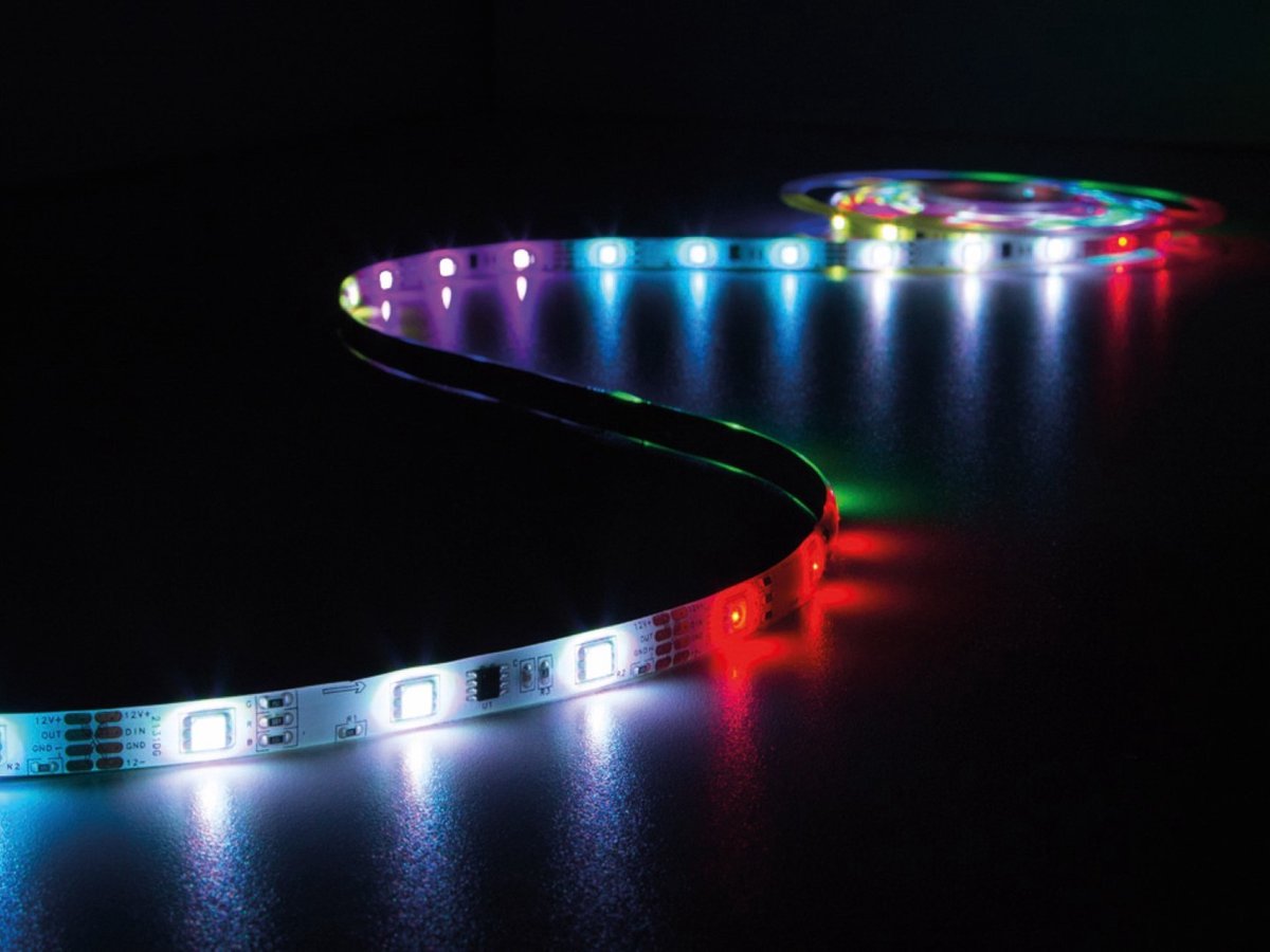 Perel Set met digitaal geanimeerde LED-strip, 150 heldere 5050 LED's, RGB-controller en voeding, siliconen coating, 5 meter