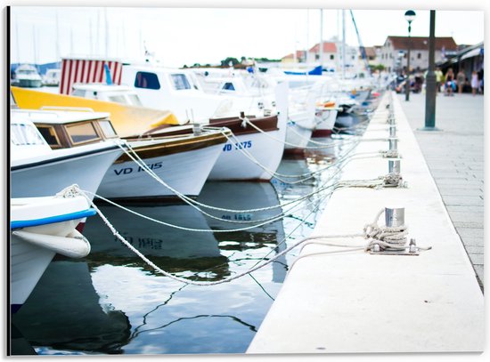 WallClassics - Dibond - Boten in Haven - 40x30 cm Foto op Aluminium (Met Ophangsysteem)