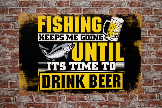 Wandbord - Fishing keeps me going - Metalen wandbord - Mancave - Mancave decoratie - Vissen - Metalen borden - Metal sign - Bar decoratie - Tekst bord - Wandborden – Bar - Wand Decoratie - Metalen