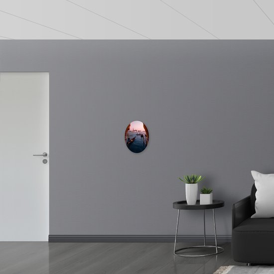 WallClassics - Panneau en mousse PVC ovale - Gondoles sur Water entourées de Bâtiments - Photo 30 x 40 cm sur ovale (avec système de suspension)