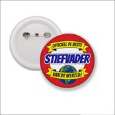 Button Met Speld 58 MM - Officieel De Beste Stiefvader Van De Wereld