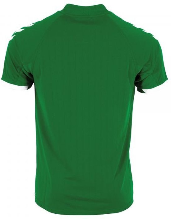 Groen sportshirt van Hummel met witte strepen op de schouders en witte boorden.