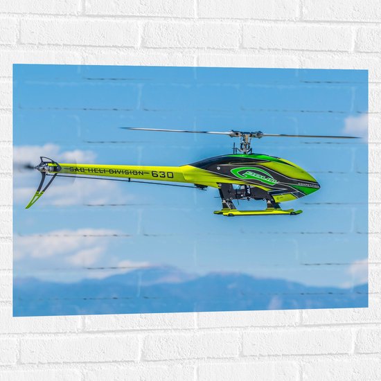 WallClassics - Muursticker - Geel Groene Helikopter bij Wolken - 80x60 cm Foto op Muursticker