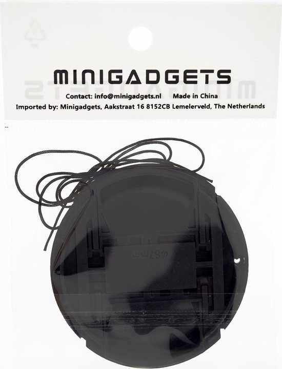 Zwarte lensdop met koord in verpakking van Minigadgets, met vermelding "Made in China".