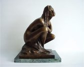 Sculptuur - 28 cm hoog - brons beeld - vrouw zittend - naakt