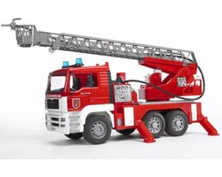 foto van Bruder MAN Brandweerwagen met Draailadder - Speelgoedvoertuig