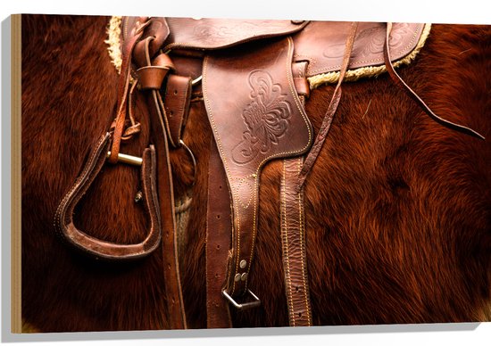 WallClassics - Bois - Photo d'une selle sur un cheval - 90x60 cm - 12 mm d'épaisseur - Photo sur bois (avec système de suspension)