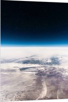 WallClassics - Acrylglas - Uitzicht over de Aarde in de Ruimte - 80x120 cm Foto op Acrylglas (Wanddecoratie op Acrylaat)