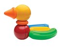 Een eend figuur gemaakt van rode, gele, groene en blauwe Stick-O magnetische bouwstaven en ballen met een oranje snavel.