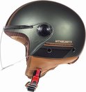 Donkergroene helm met bruine accenten, dubbele strepen en een doorzichtig vizier.