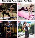 Vier afbeeldingen van vrouwen die weerstandsbanden gebruiken in een park, thuis, in de sportschool en buiten.