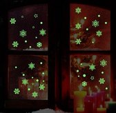 200 Stuks Glow In The Dark Stickers Sneeuwvlokken & Sterren Versiering - Winter & Kerst Raam Decoratie