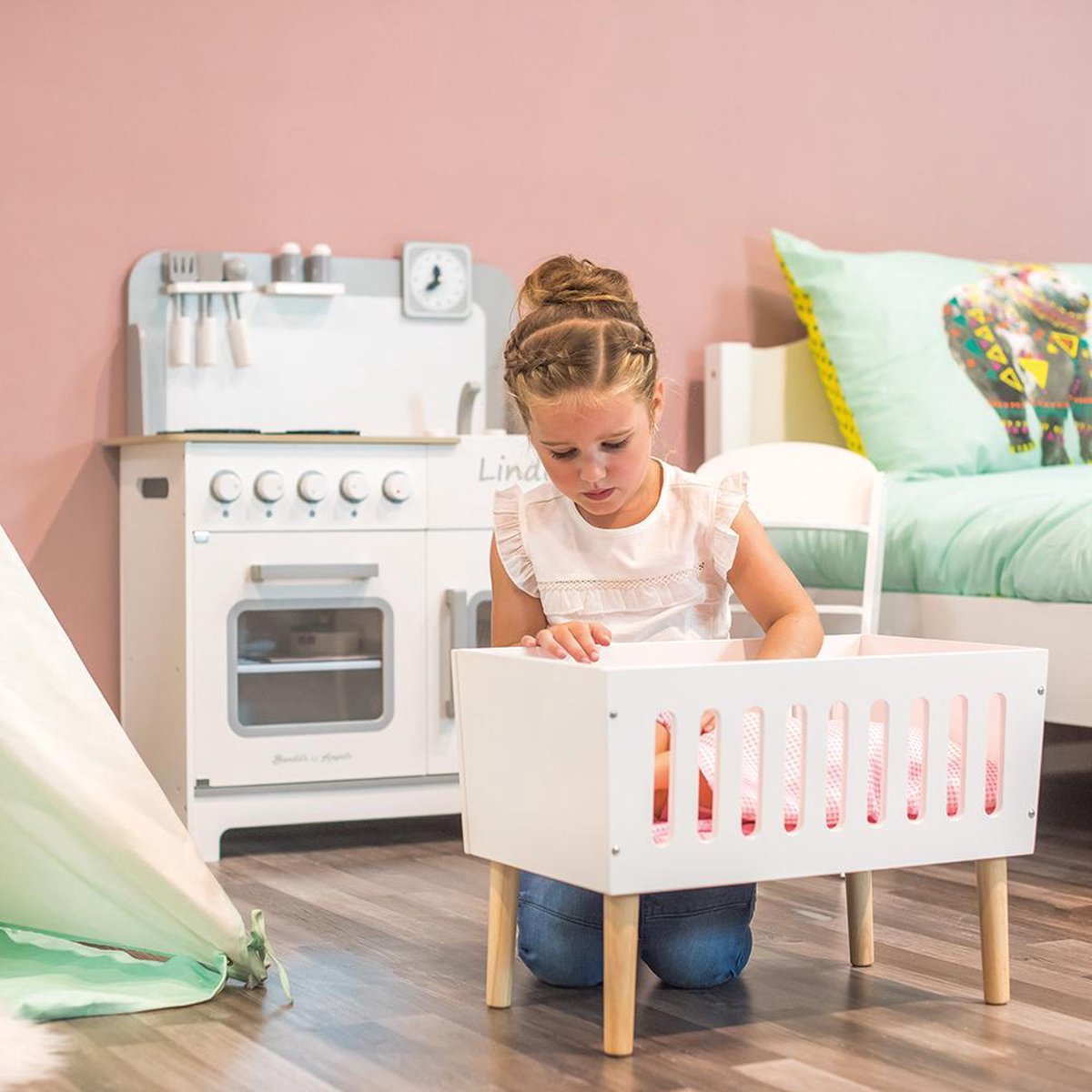 Bandits & Angels Houten Poppenbedje Sweet Dreams Wit - Poppenbed Hout - Geschikt voor Pop tot 46 cm - Inclusief Dekentje - Poppen Bed - Poppen Meubel — afbeelding 3