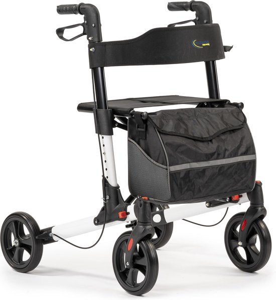 Zwarte rollatortas aan een zilverkleurige rollator met zwarte zitting, handgrepen en wielen.