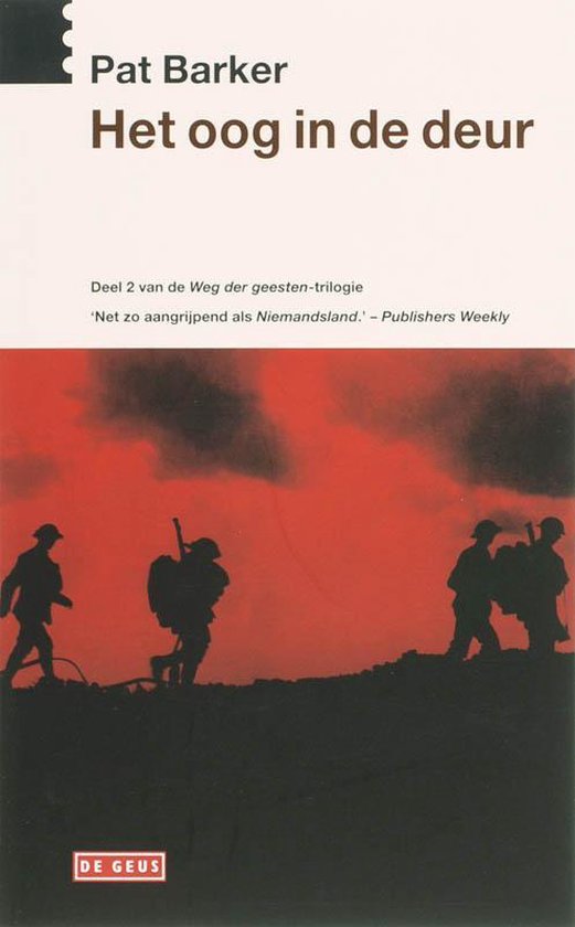 Couverture de livre intitulée 'Het oog in de deur'. Au premier plan, silhouettes de soldats sur fond rouge et fumée.