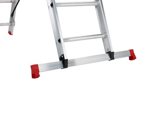 Onderkant van een aluminium reformladder met rode antislipvoeten en zwarte bevestigingen.