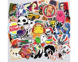 100 verschillende stickers met grappige plaatjes, bekende karakters en logo's. Perfecte mix voor skateboard, koffer, laptop, mobiel, fiets, auto, muur etc.