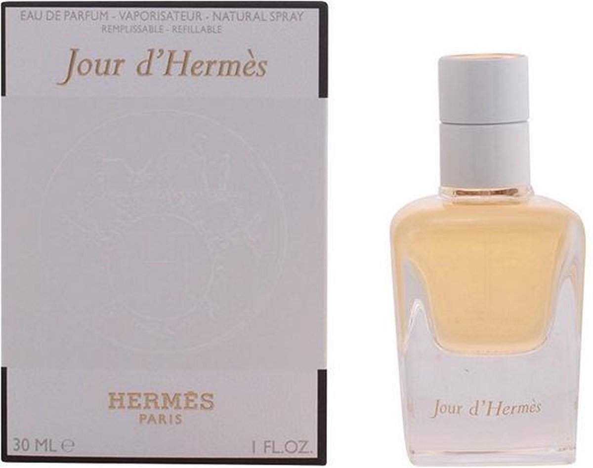Jour d'Hermès eau de parfum fles met een zachtgele vloeistof en witte dop.