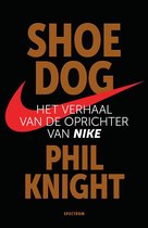 Boek cover Shoe Dog van Phil Knight (Paperback)
