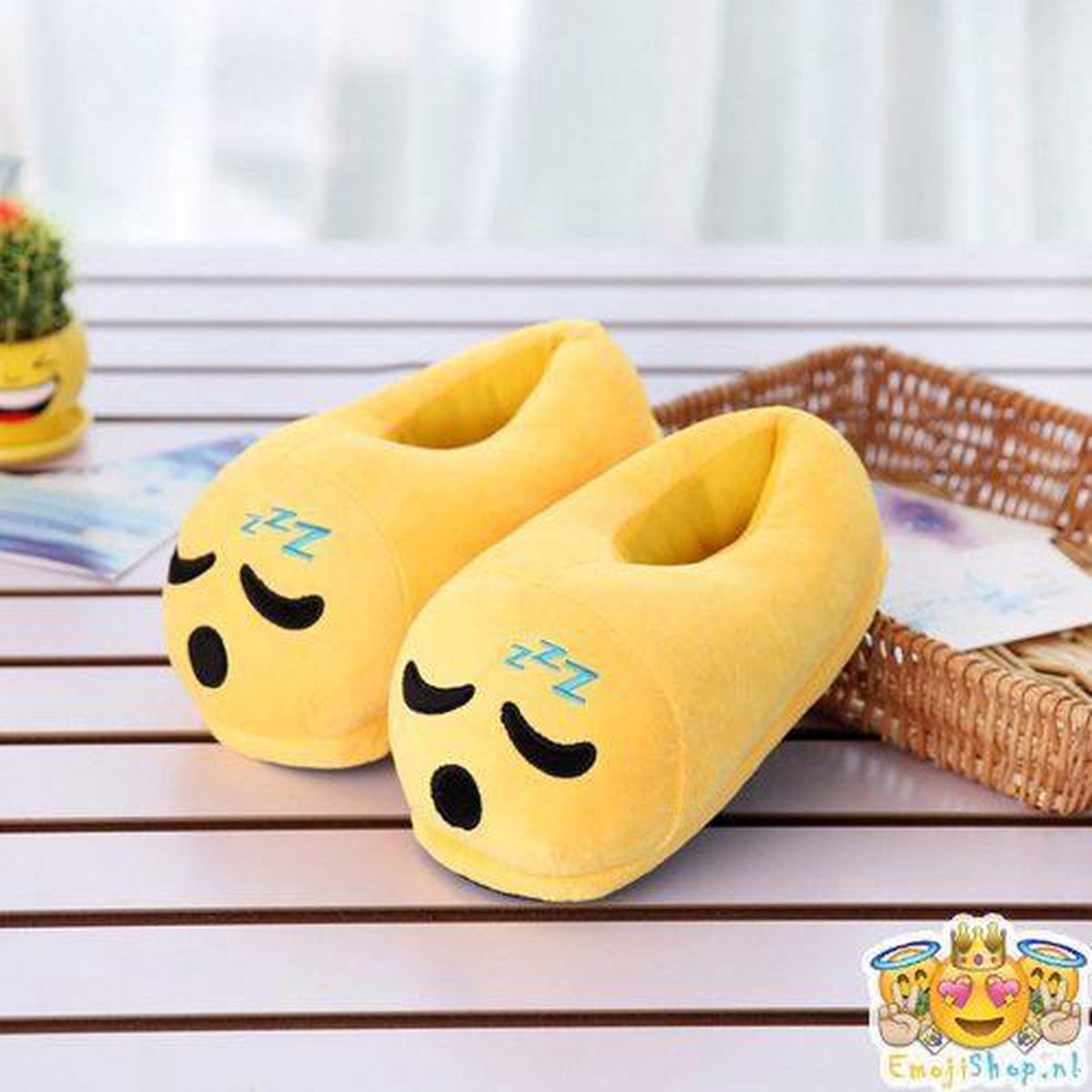 Slaap Emoji Sloffen - Prachtig geborduurde Whatsapp Emoji pantoffels |  bol.com