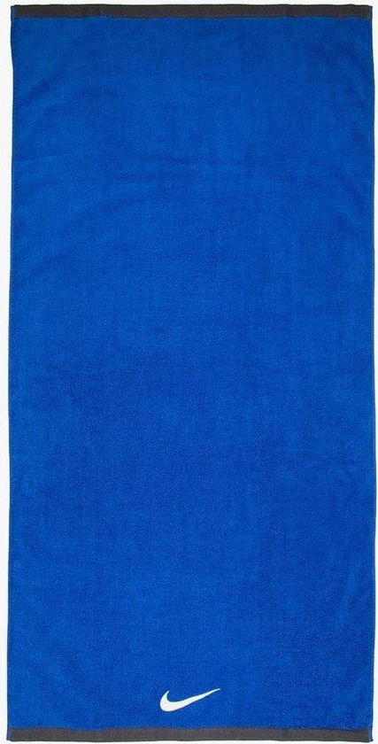 Nike Fundamental Handdoek - M - Blauw | bol.com