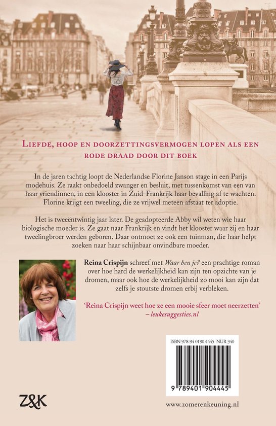 Liefde, hoop en doorzettingsvermogen lopen als een rode draad door dit boek. Een vrouw met rode rok en vest loopt over een brug in Parijs.