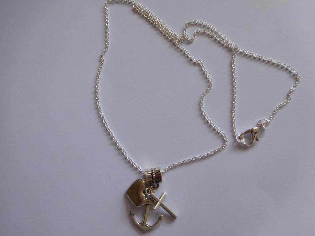 Ketting met hanger geloof hoop en liefde