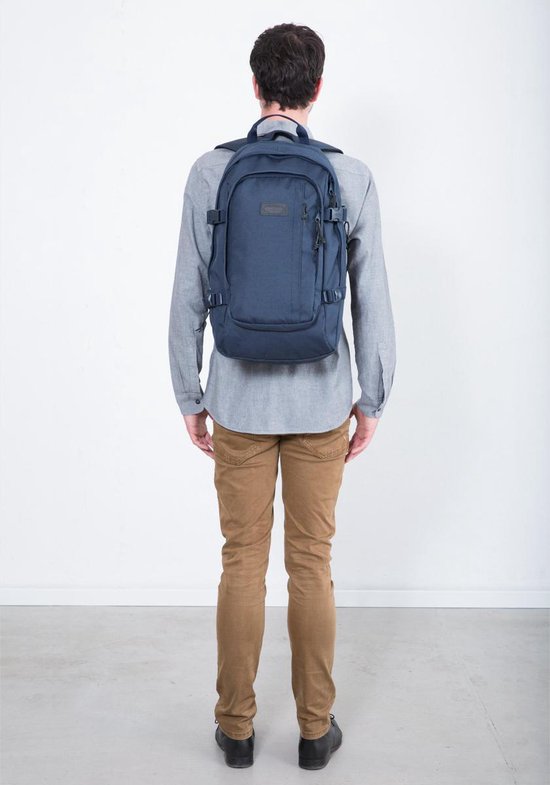Eastpak Evanz - Rugzak - 16 inch laptopvak - Mono Purple | bol.com
