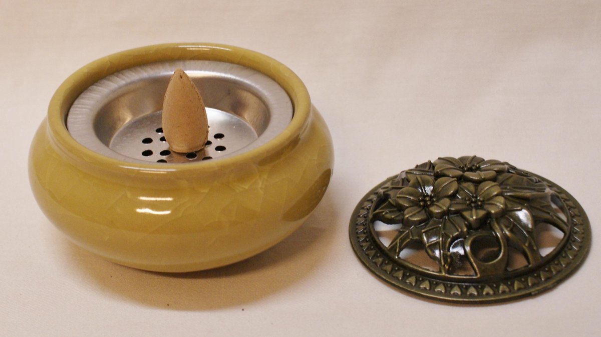 Mooie wierookbrander / wierookhouder van keramiek & ijzer en staal met geel kleur ijs kraker keramisch proces 10x7cm