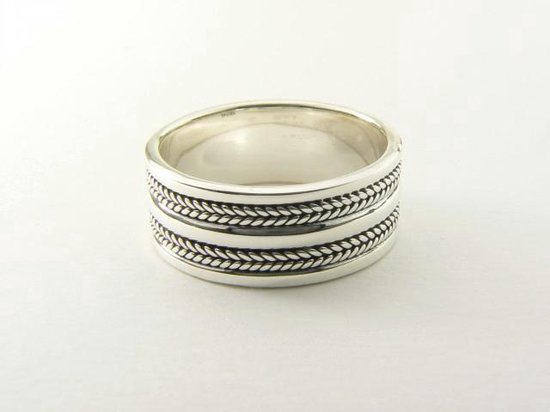 Zilveren ring met kabelpatronen - maat 23