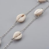 Handgemaakte ketting met cowrie schelpen. Verkocht per meter