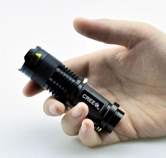 CREE Mini LED Zaklamp - 700 Lumen - Zwart