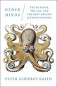 Boek 'Other Minds' met een illustratie van een octopus in bruine en gele tinten. De titel 'Other Minds' staat bovenaan.