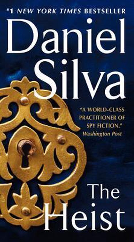 Boekcover van 'The Heist' van Daniel Silva. Blauwe achtergrond met een gouden, sierlijke slotplaat met sleutelgat.